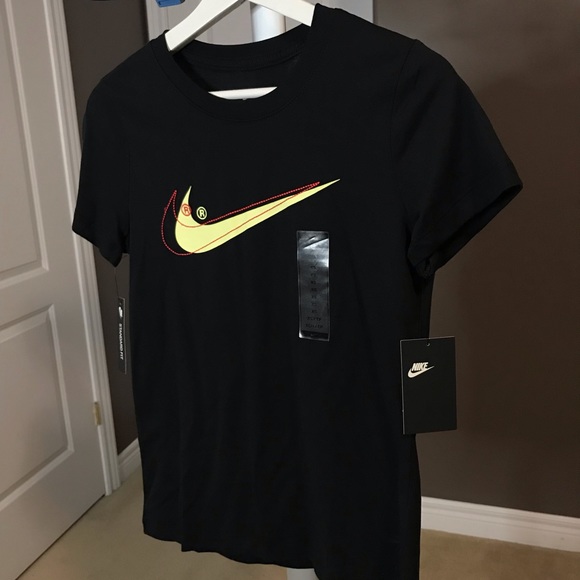 Nike Tops - Women’s Nike Black T-Shirt